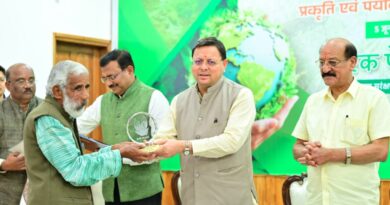 मुख्यमंत्री धामी ने पर्यावरण संरक्षण में योगदान देने वालों को किया सम्मानित