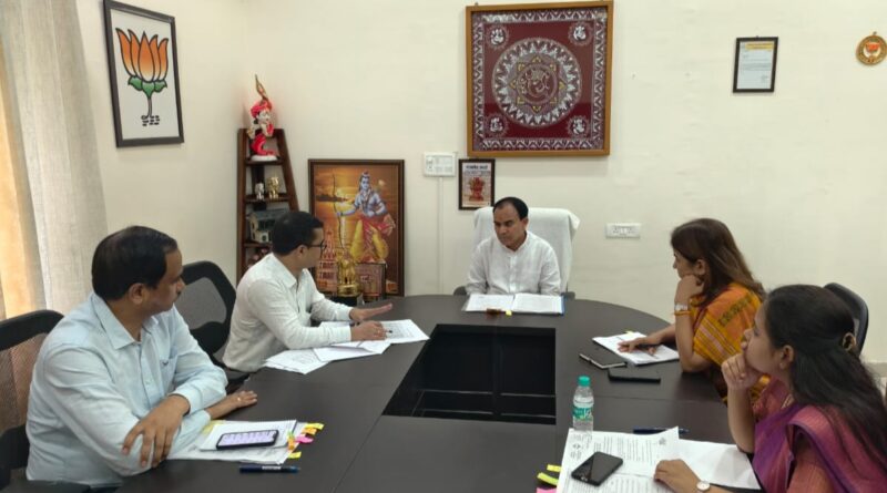 समग्र शिक्षा का बजट खर्च न होने पर शिक्षा मंत्री ने लगाई फटकार, समीक्षा बैठक में अधिकारियों के कसे पेंच