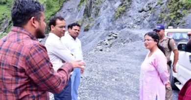 पिंडर घाटी के दुर्गम क्षेत्रों में डीएम अपूर्वा पाण्डे का स्थलीय निरीक्षण, व्यवस्थाओं में सुधार के निर्देश