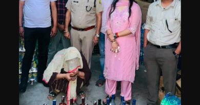प्रेमनगर क्षेत्र में आबकारी विभाग की छापेमारी, 19 पेटी शराब बरामद