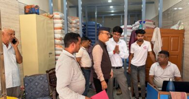 चीनी के बढ़ते दामों पर प्रशासन सख्त, देहरादून में दो दर्जन से अधिक थोक विक्रेताओं के प्रतिष्ठानों पर छापेमारी