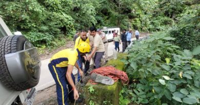 कुमेरिया में डंपर हादसा: गहरी खाई से SDRF ने बरामद किया चालक का शव