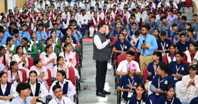 सीएम धामी ने विद्यार्थियों से किया सीधा संवाद, कहा—युवा ही देश और प्रदेश के भविष्य के निर्माता