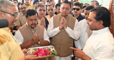 मुख्यमंत्री धामी ने महालक्ष्मी अष्टभुजा मंदिर में की पूजा-अर्चना
