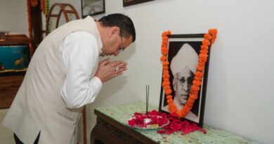 शिक्षक नई पीढ़ी के मार्गदर्शक, राष्ट्र एवं समाज निर्माण में उनकी भूमिका महत्वपूर्ण है- सीएम धामी