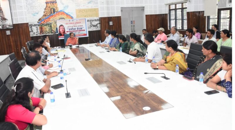 ‘कैबिनेट मंत्री रेखा आर्या ने आंगन का मिलन’ कार्यक्रम की तैयारियों को लेकर की समीक्षा बैठक