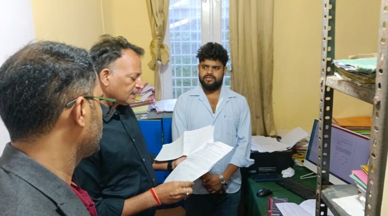 जिला पंचायत कार्यालय के औचक निरीक्षण में विभिन्न अनियमितताएं सामने आईं, जांच के निर्देश