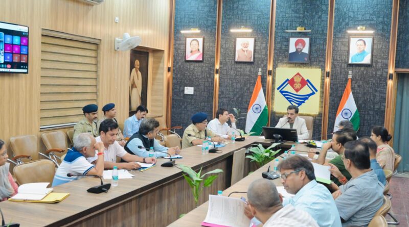 जिलाधिकारी ने निर्वाचन तैयारियों की समीक्षा कर नोडल अधिकारियों को दिए समयबद्ध कार्य पूर्ण करने के निर्देश