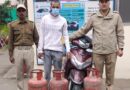 देहरादून में घरों से गैस सिलेंडर चोरी करने वाला शातिर चोर गिरफ्तार, तीन सिलेंडर और स्कूटी बरामद
