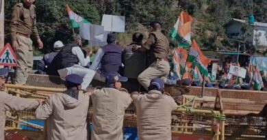 भराड़ीसैंण में विधानसभा सत्र के पहले दिन हंगामा, कांग्रेस-उक्रांद का प्रदर्शन, पुलिस से भिड़े कार्यकर्ता
